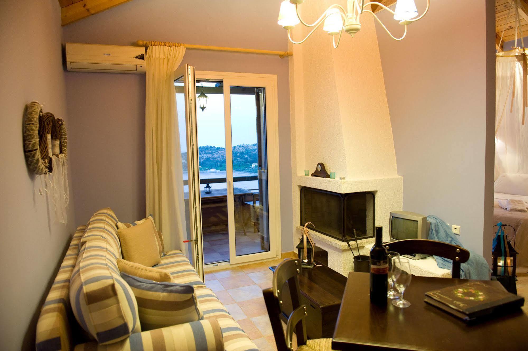 Apelon Tiritas Villas Leonidio Exterior photo